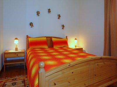 TFN-058 Ferienhaus Schlafzimmer mit Doppelbett