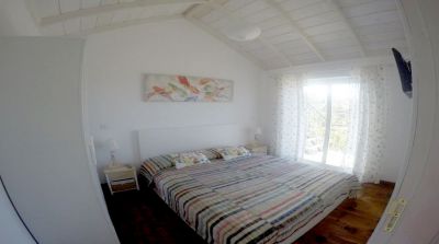 Schlafzimmer mit Doppelbett 1 und Schrank Ferienhaus La Palma P-221