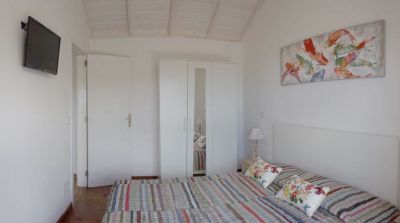 Schlafzimmer mit Doppelbett und Schrank Ferienhaus La Palma P-221