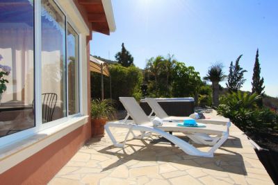 Teneriffa Finca TFS-084 Terrasse mit Sonnenliegen