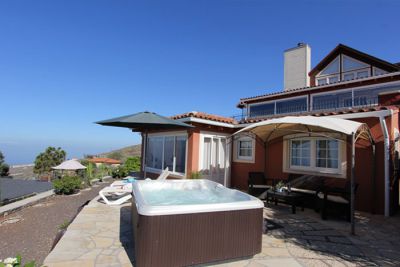 Teneriffa Finca TFS-084 Hauseingang und Jacuzzi