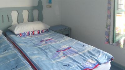 G-017 Schlafzimmer mit Doppelbett links