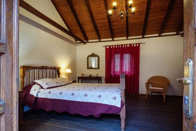 Gran Canaria Finca G-008 Schlafzimmer mit Doppelbett seitlich