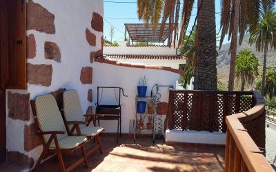 G-141 Ferienhaus in Santa Lucia Terrasse mit drei Stühlen