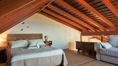 P-204 Ferienhaus La Palma Schlafzimmer mit Holzbalkendecke