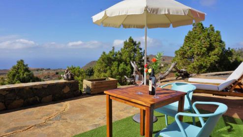 P-204 Ferienhaus La Palma in Alleinlage - Terrasse mit Sitzgruppe