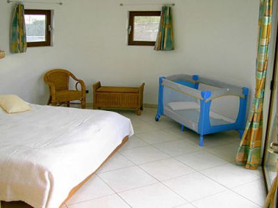 Villa Fuerteventura F-215 Schlafzimmer mit Kinderbett