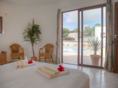 Villa Fuerteventura F-215 Schlafzimmer mit großer Terrassentür