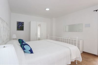 Ferienhaus Teneriffa Nord 138 - Schlafzimmer mit Doppelbett und Schrank