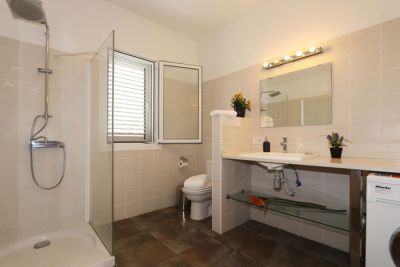 Ferienhaus TFS-064 Teneriffa - Bad mit Dusche und Waschbecken