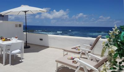 Gran Canaria Ferienhaus am Meer G-142 - Terrasse mit Sonnenliegen