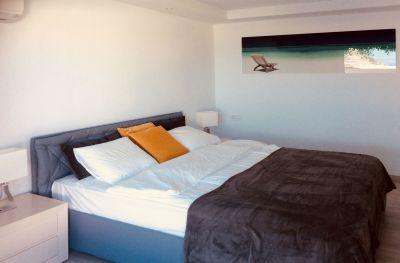 Schlafzimmer 2 mit Doppelbett links