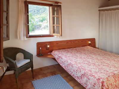 Schlafzimmer mit Doppelbett / Finca H-110