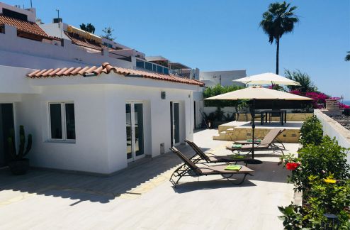 Gran Canaria Ferienhaus direkt am Meer - Terrasse und Haus