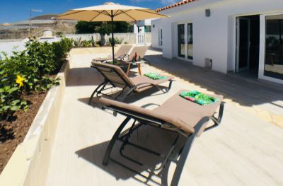 Gran Canaria Ferienhaus am Meer - Terrasse und Sonnenliegen