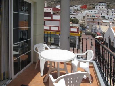 Ferienwohnung am Strand in Puerto de Mogan Terrasse mit Tisch