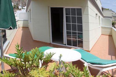 G-018 Ferienwohnung Puerto de Mogan Terrasse mit Gartenmöbeln