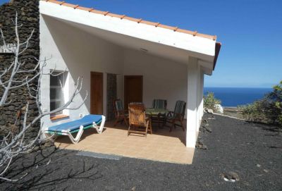 Ferienhaus El Hierro H-095 überdachte Terrasse und Sonnenliege