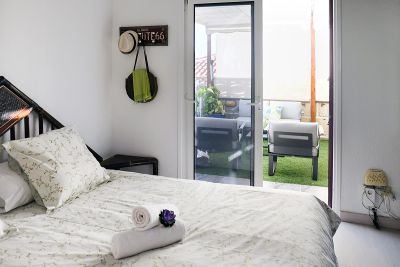 Ferienhaus TFS - 071 - Schlafzimmer mit Blick auf Terrasse