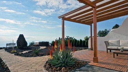 La Palma Ferienhaus mit Jacuzzi. Blick in den Garten