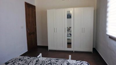 Ferienhaus P196 - Schlafzimmer mit Kleiderschrank