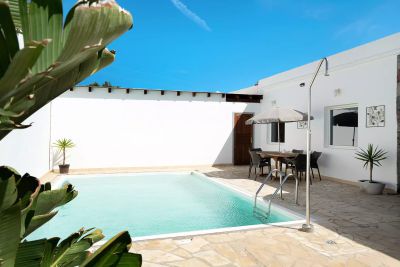 Villa L - 078 Pool mit Aussendusche