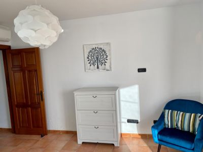 Villa L-105 Schlafzimmer mit Kommode