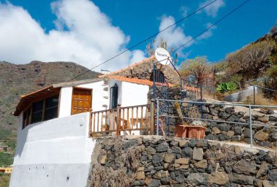 Gomera Ferienhaus GO-130 in Hermigua Blick auf Haus und Terrasse