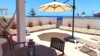 Gran Canaria Ferienhaus G-057 Überdachte Aussenterrasse mit Sonnenliegen