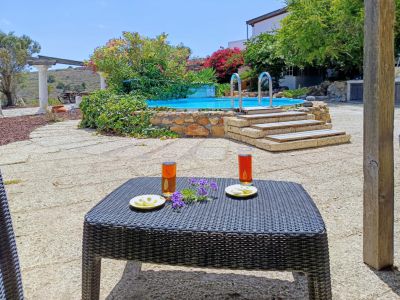 TFN - 193 Ferienwohnung Teneriffa Gemeinschaftspool mit Sitzgelegenheiten