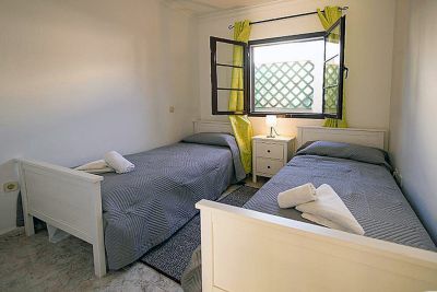 G-153 Ferienhaus in Agaete Schlafzimmer mit Einzelbetten