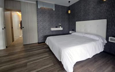 F-217 Ferienhaus Schlafzimmer mit Doppelbett 