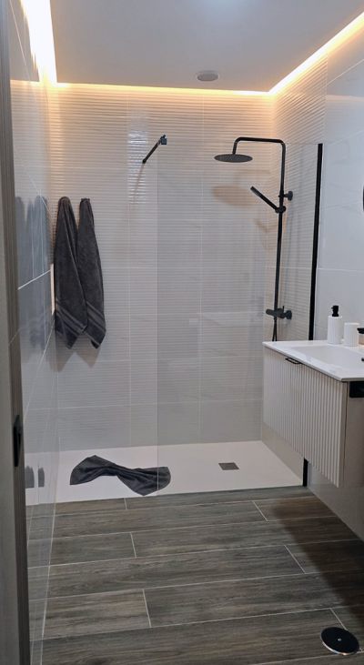 F-217 Ferienhaus in Lajares modernes Bad mit ebenerdiger Dusche