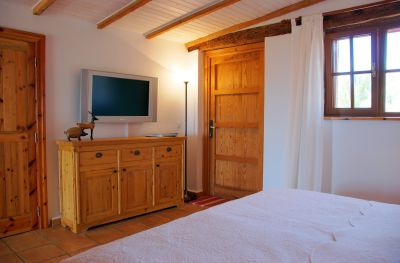 Fuerteventura Ferienhaus in La Pared F-141 Schlafzimmer mit Doppelbett und SAT TV