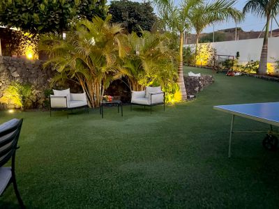 Modernes Studio mit grossem Garten und Fitnessraum