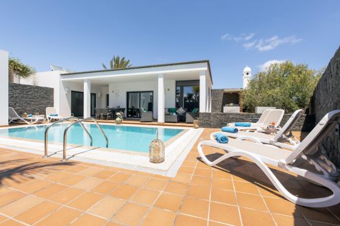 L-027 modernes Ferienhaus mit Privatpool Lanzarote