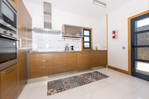 L-027 modernes Ferienhaus mit hochwertiger Einbaukueche Lanzarote