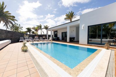 Stilvolles Ferienhaus mit privatem Pool und Panoramablick strandnah Playa Blanca
