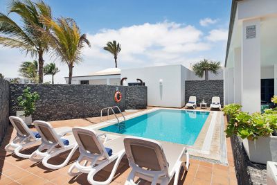 L-027 modernes Ferienhaus mit Privatpool Lanzarote
