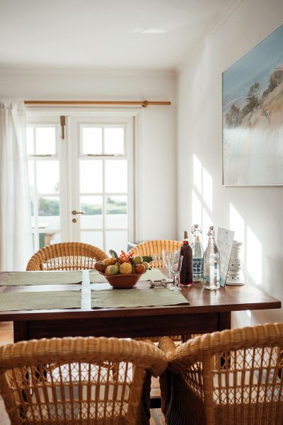 Ferienhaus A auf Finca Teneriffa - Essplatz mit Tisch und St&uuml;hlen