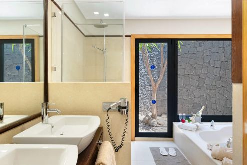 L-028 Ferienhaus Lanzarote Bad mit SPA Badewanne