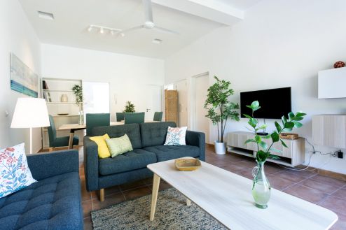 GO-041 Ferienwohnung La Gomera Valle Gran Rey, Wohnraum mit Ecksofa und SAT-TV