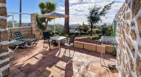 Teneriffa Ferienhaus TFS-159 Wohnzimmer mit Gartenm&ouml;beln