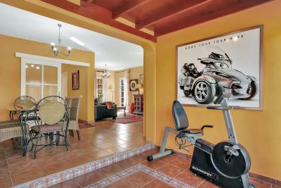 Ferienhaus Fuerteventura Blick in den Wohnraum mit Heimtrainer F-225