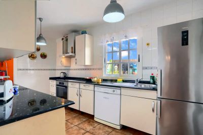 Ferienhaus Fuerteventura Blick K&uuml;che rechte Seite F-225