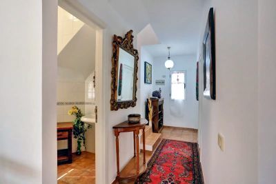 Ferienhaus Fuerteventura Flur mit Blick ins G&auml;ste WC F-225