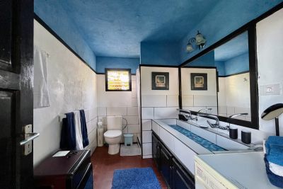 Ferienwohnung P-174 La Punta Blick ins Bad mit Waschmaschine